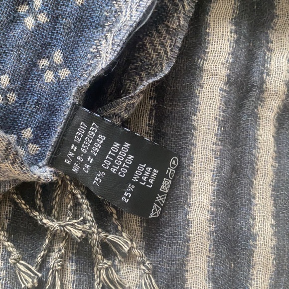 Vivante wool blend scarf - Picture 7 of 7